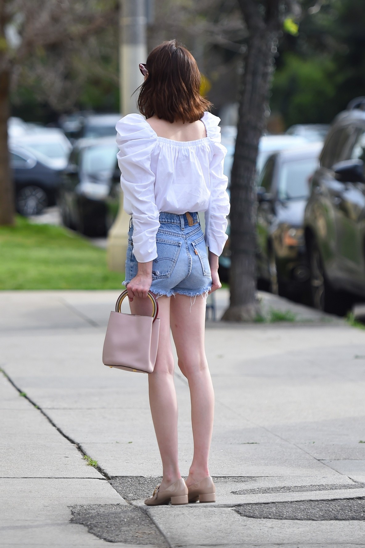 emma-roberts-sexy-legs-1 emma roberts sexy legs 1