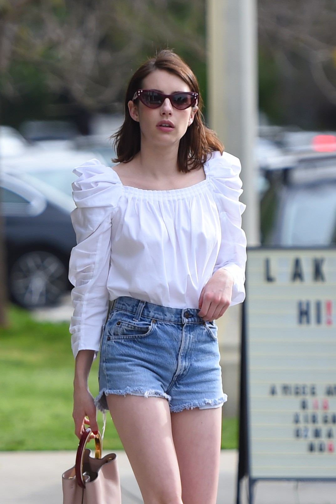 emma-roberts-sexy-legs-2 emma roberts sexy legs 2
