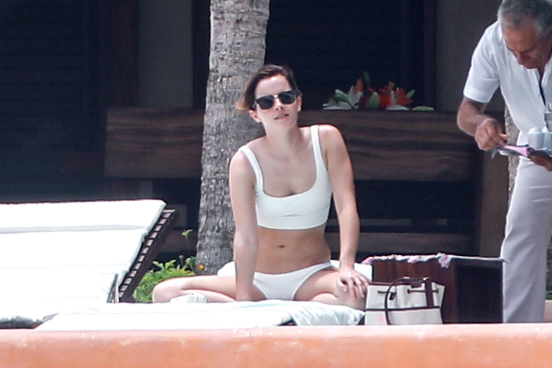 emma-watson-sexy-bikini-13 emma watson sexy bikini 13