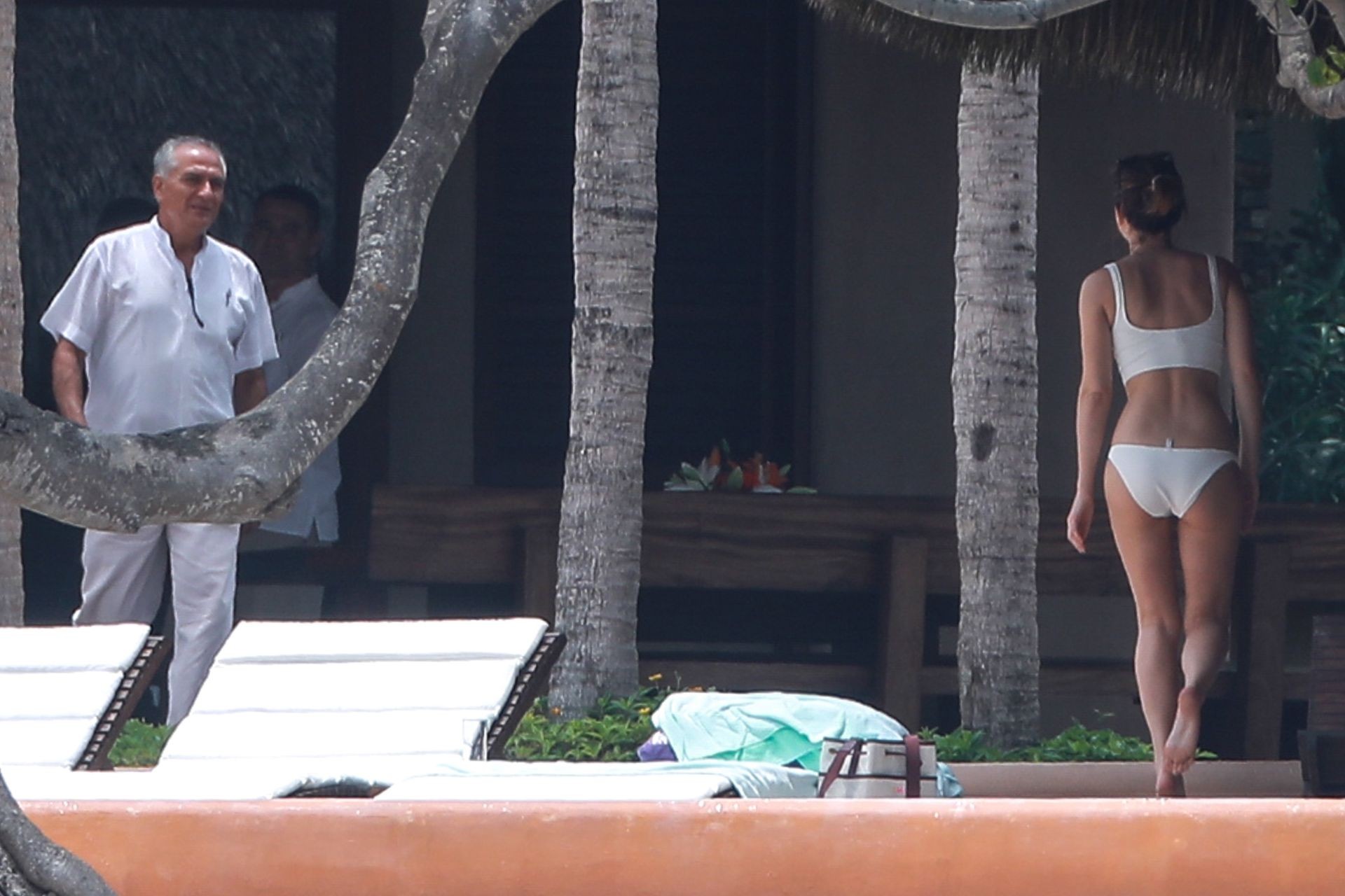 emma-watson-sexy-bikini-26 emma watson sexy bikini 26