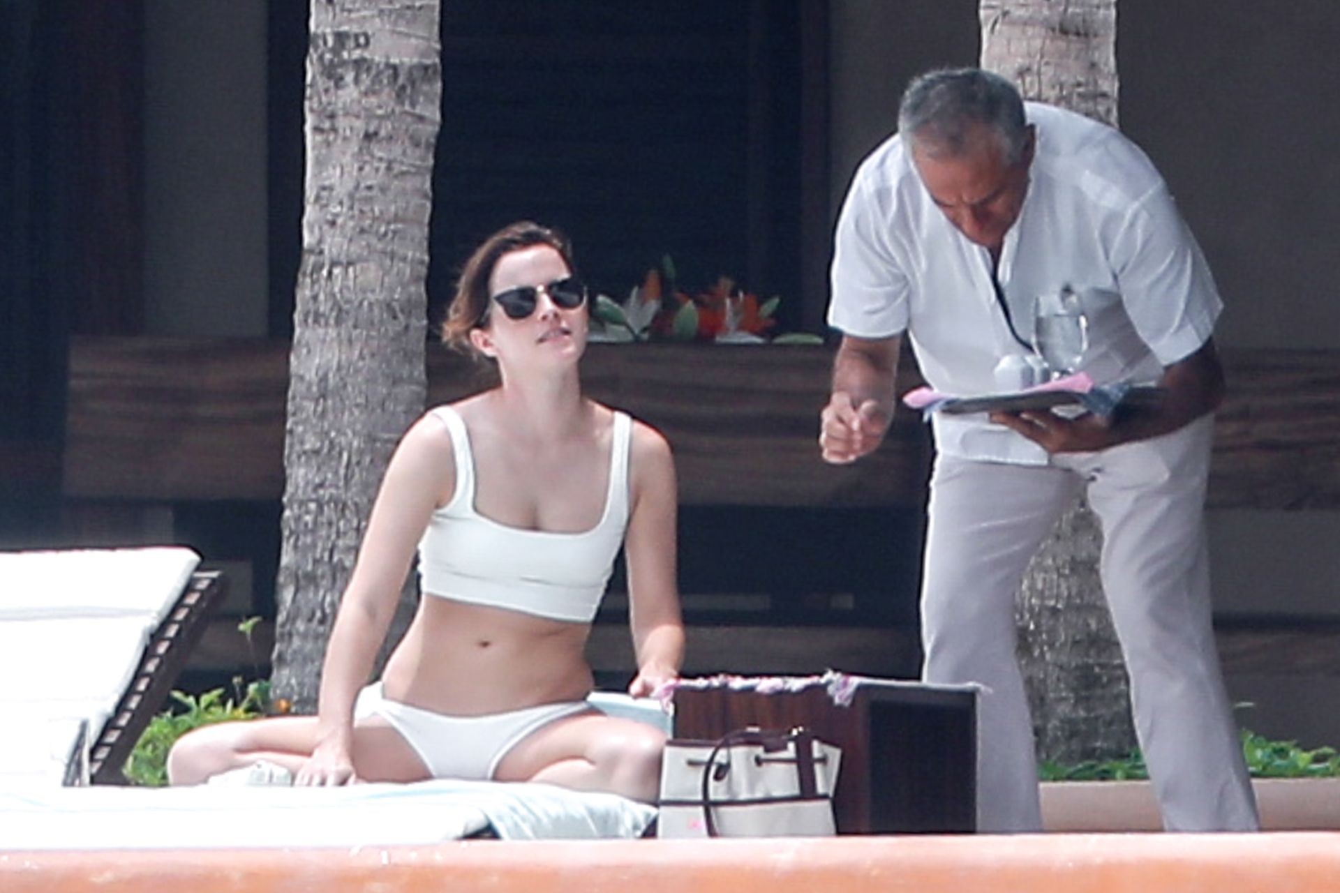 emma-watson-sexy-bikini-6 emma watson sexy bikini 6
