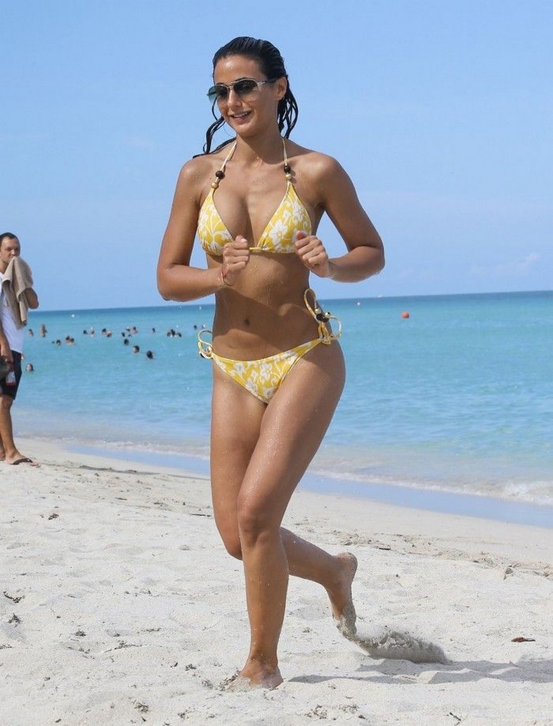 emmanuelle-chriqui-in-a-bikini-thefappening-cfd-2 Emmanuelle Chriqui In A Bikini