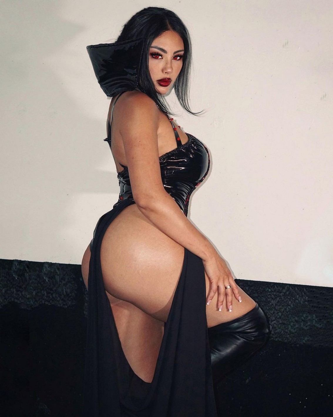 erika-kitax-sexy-vampire-thefappening-cfd-2-1 Erika Kitax Halloween 2022