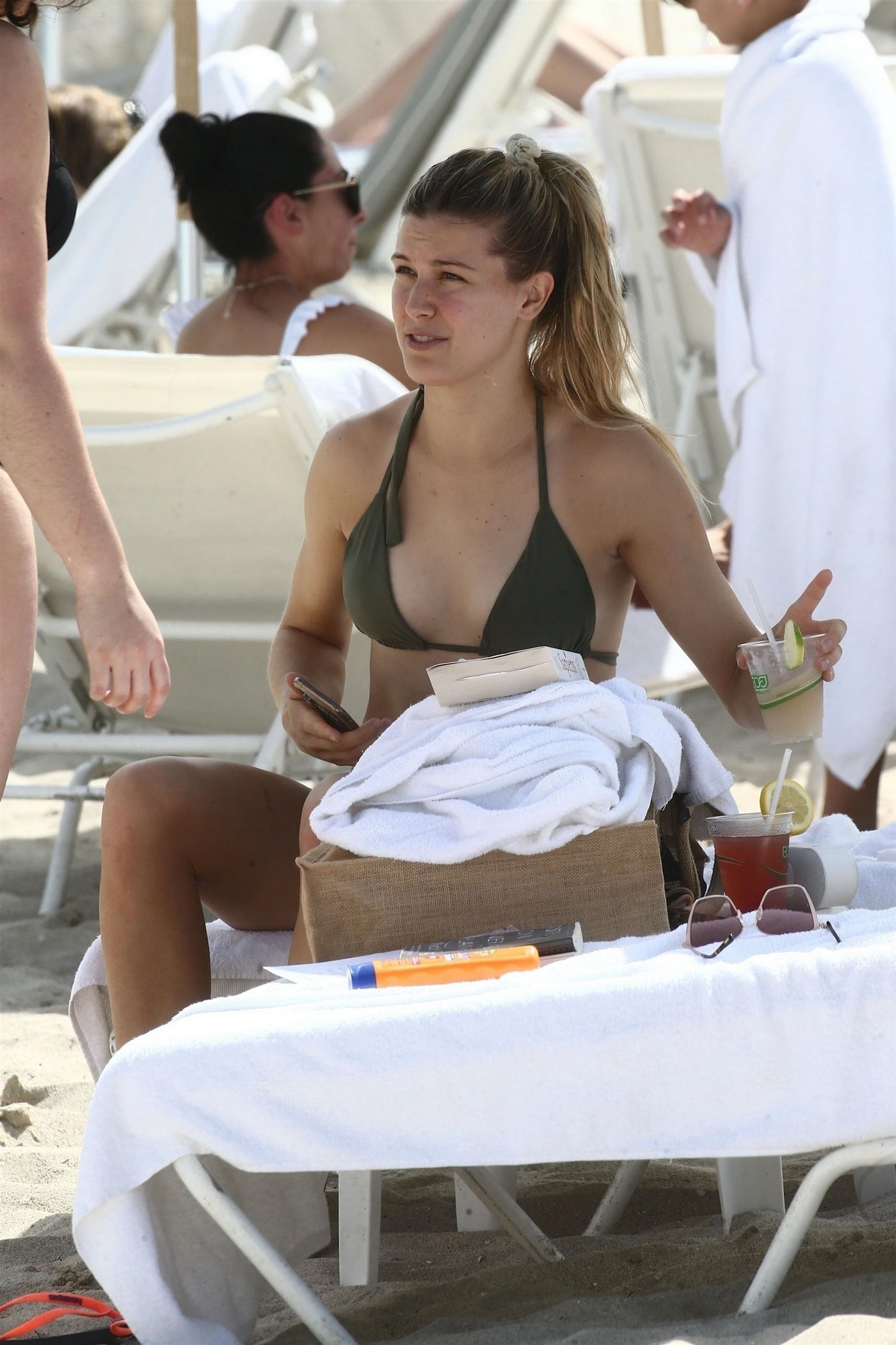 eugenie-bouchard-sexy-bikini-ass-7 eugenie bouchard sexy bikini ass 7