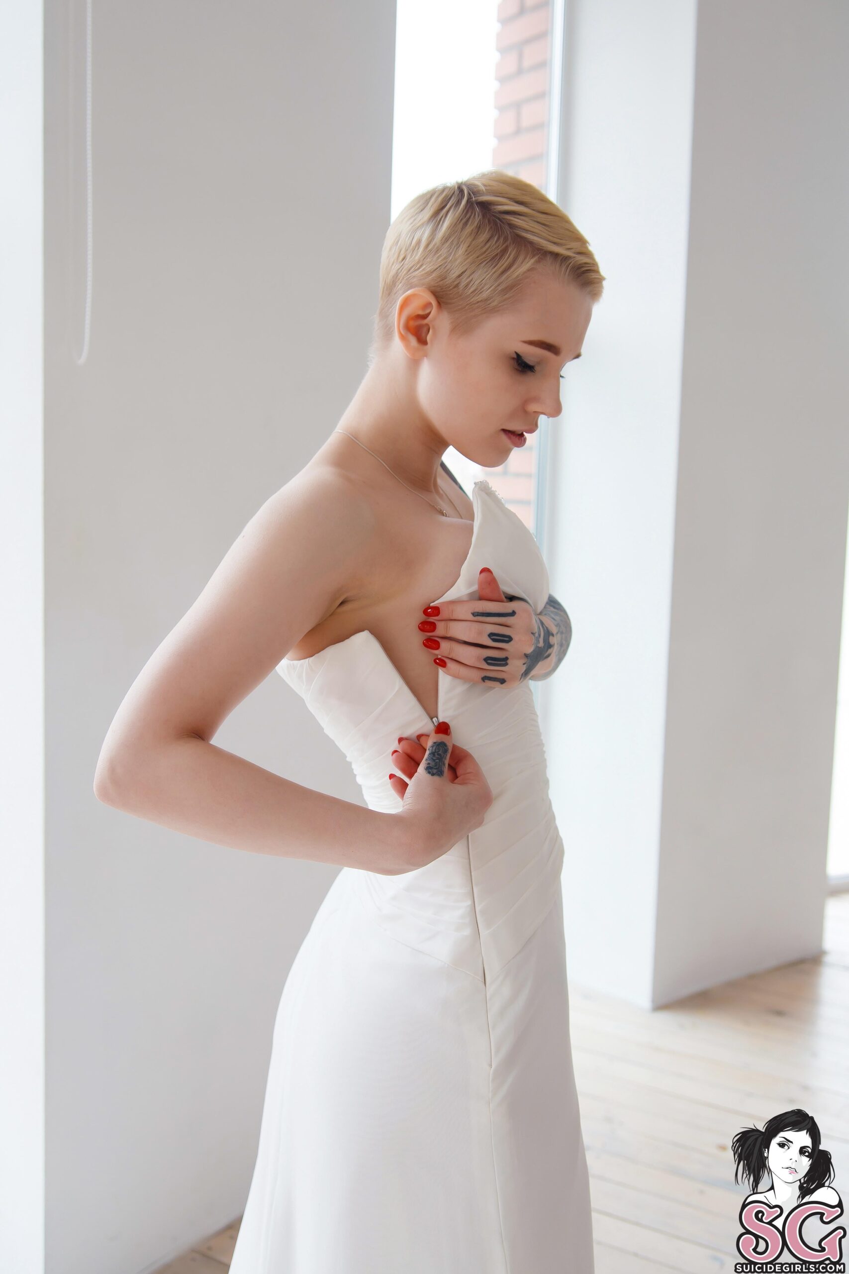 evvie-brown-nude-thefappening-cfd-19 Evvie Brown Sexy Dress