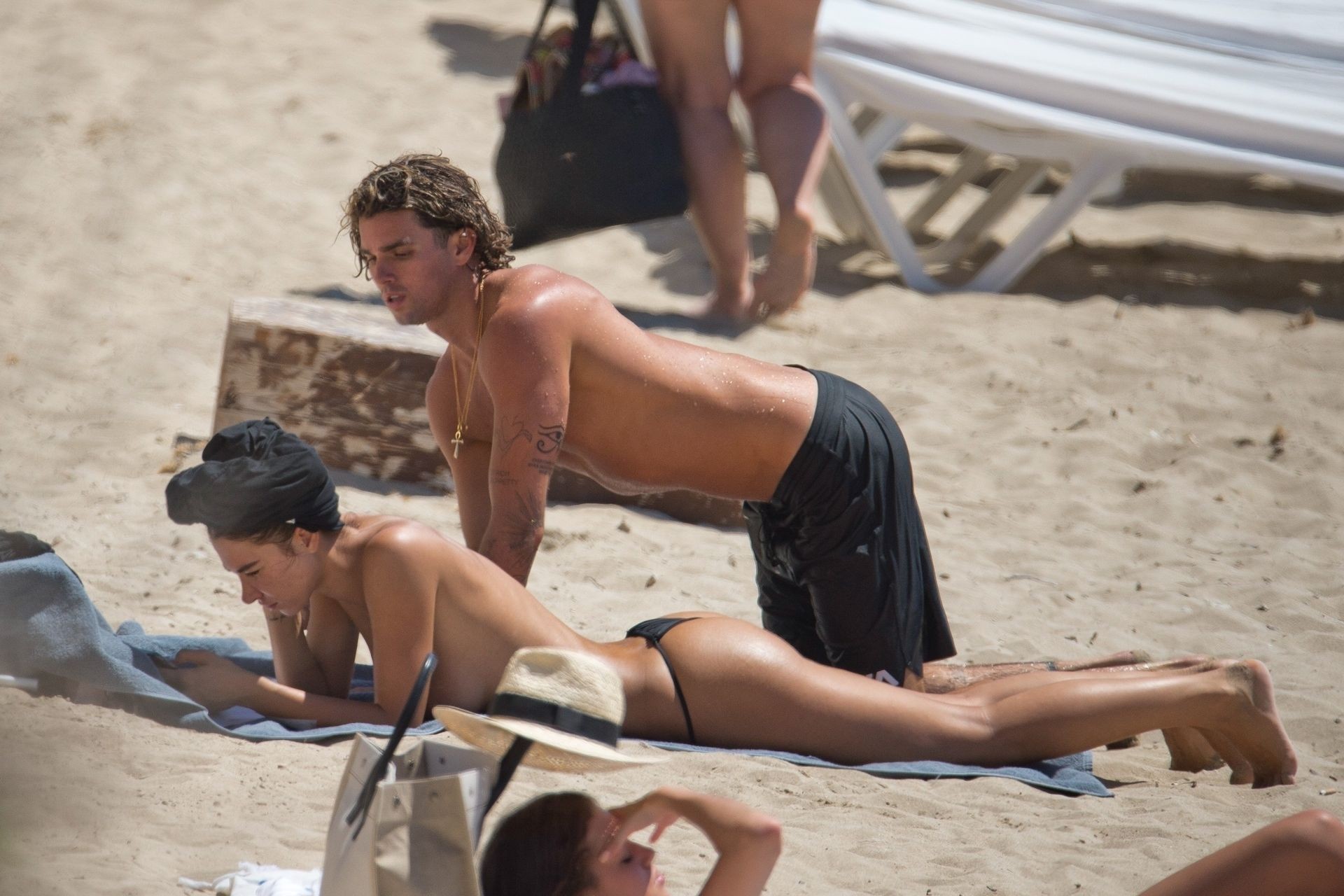 exhibited-valentina-fradegrada-topless-paparazzi-hot-pics-5 exhibited valentina fradegrada topless paparazzi hot pics 5