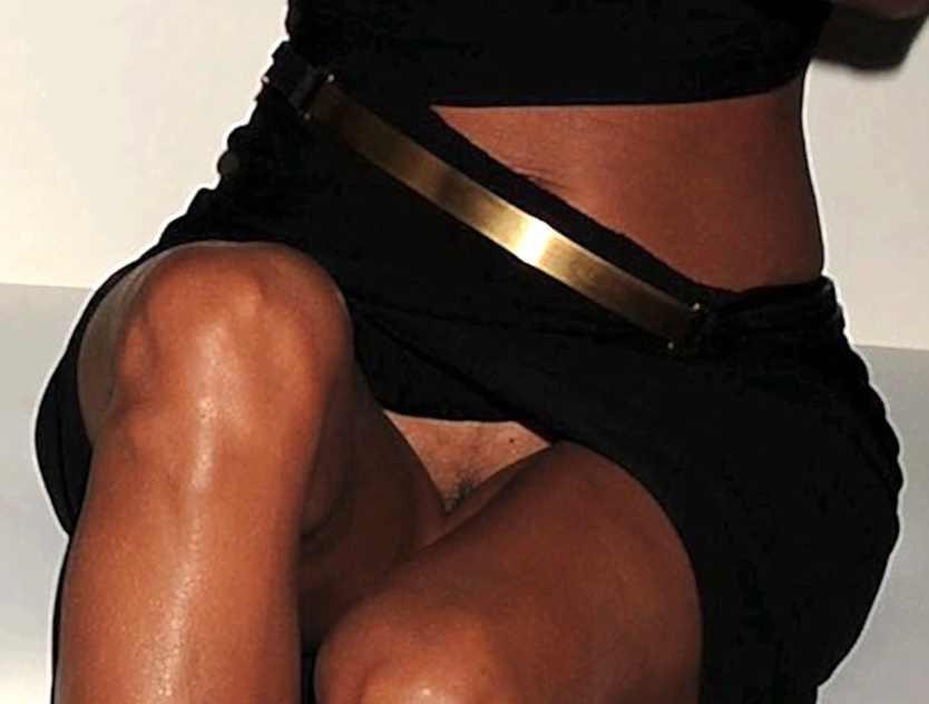 exposes-halle-berry-pussy-pics-upskirt-with-no-panties-9 Exposes Halle Berry Pussy Pics Upskirt with no Panties