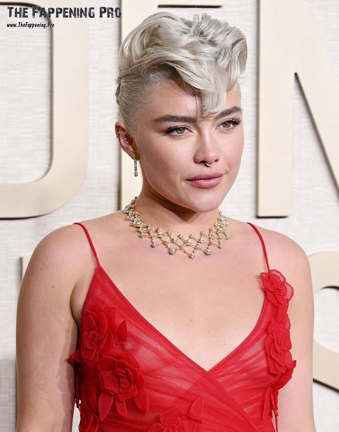 florence-pugh-nudity-thefappening-cfd-1 Florence Pugh Tits