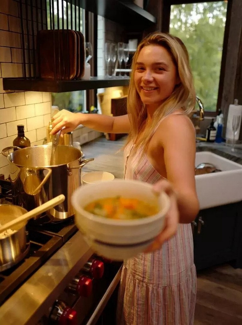 florence-pugh-thefappening-cfd-1 Florence Pugh At Home