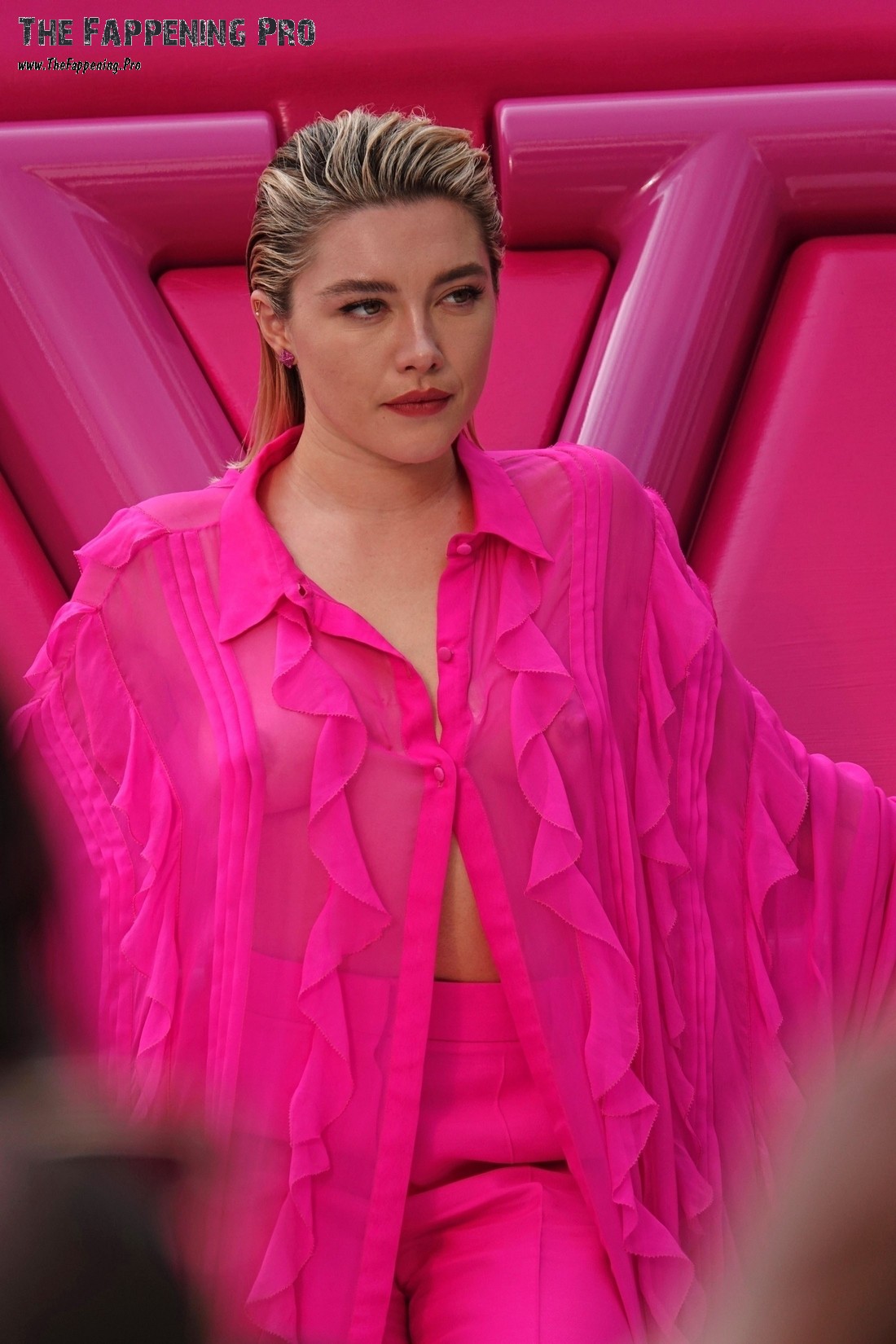 florence-pugh-topless-thefappening-cfd-10 florence pugh topless thefappening cfd 10