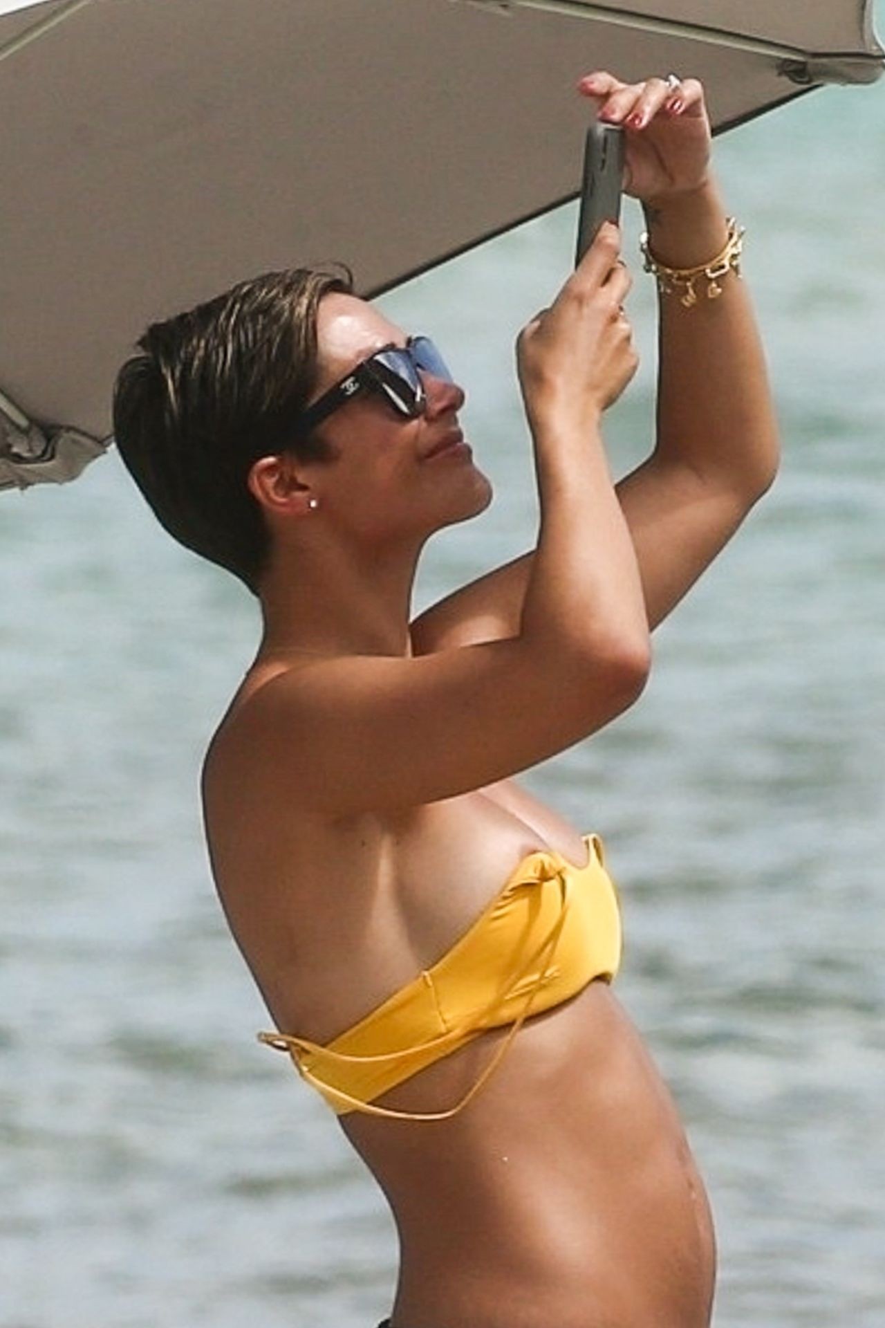 frankie-bridge-exhibited-tits-flashes-15 frankie bridge exhibited tits flashes 15