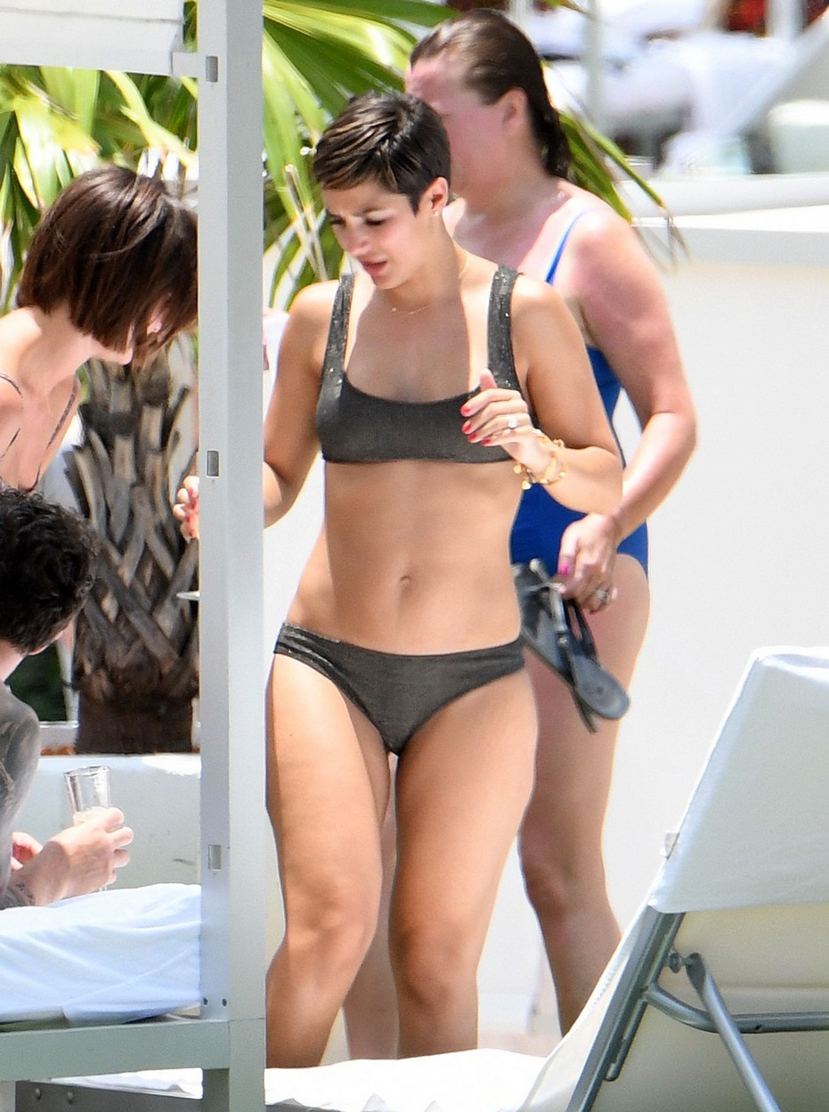frankie-bridge-revealing-bikini-new-huge-ass-1 frankie bridge revealing bikini new huge ass 1