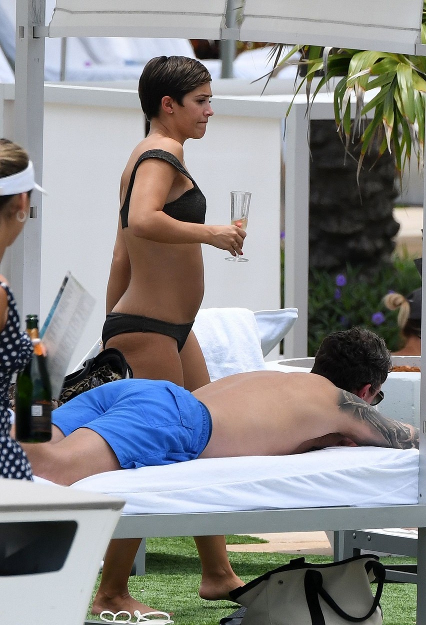 frankie-bridge-revealing-bikini-new-huge-ass-11 frankie bridge revealing bikini new huge ass 11