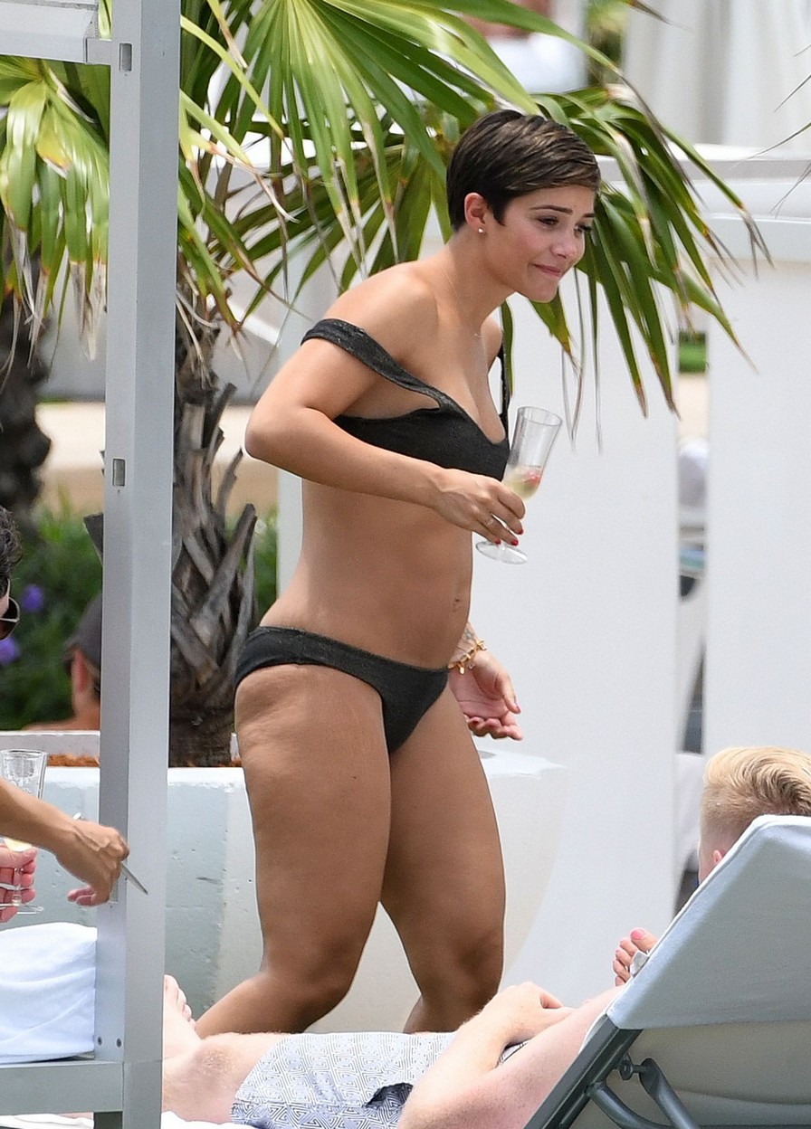 frankie-bridge-revealing-bikini-new-huge-ass-13 frankie bridge revealing bikini new huge ass 13