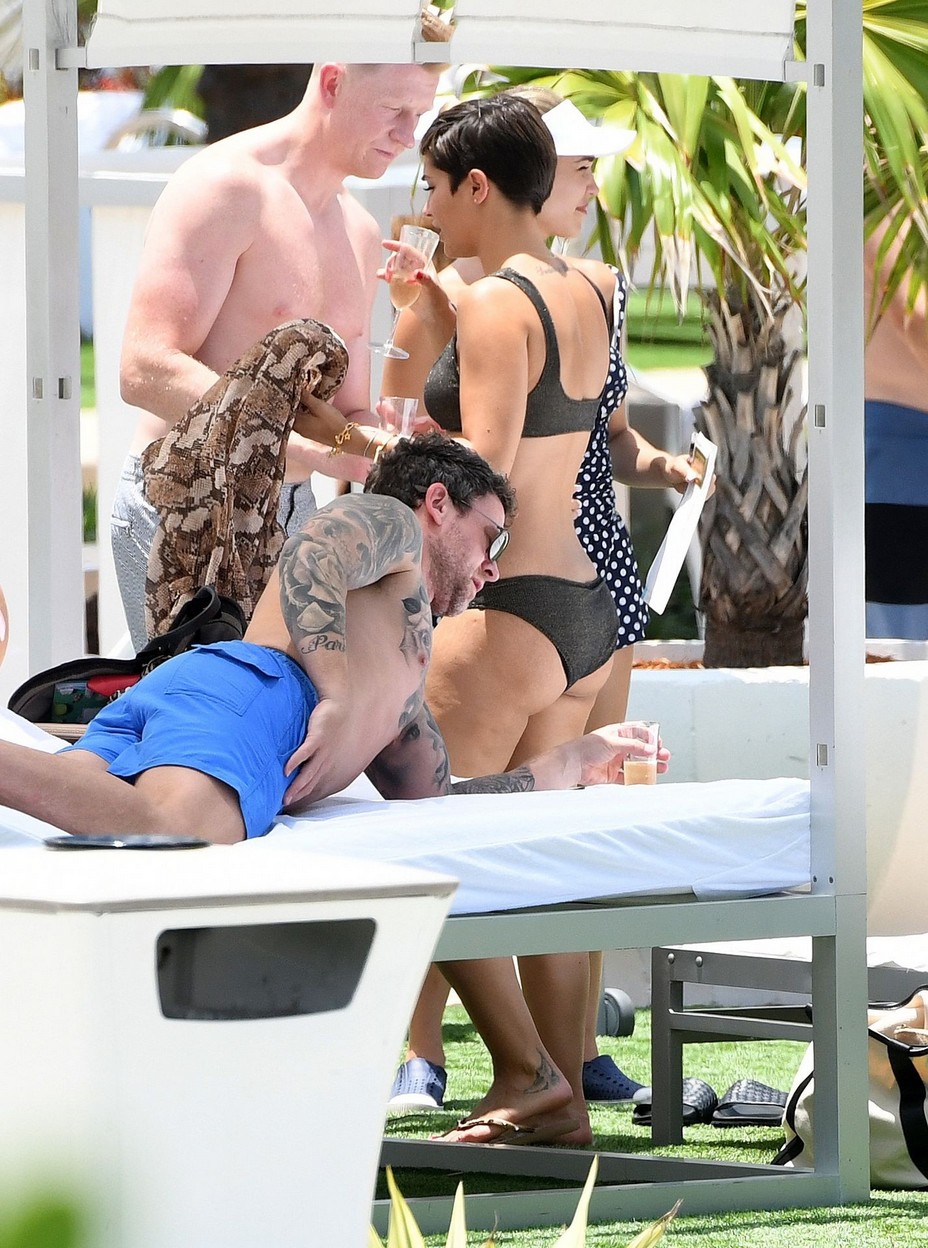 frankie-bridge-revealing-bikini-new-huge-ass-7 frankie bridge revealing bikini new huge ass 7