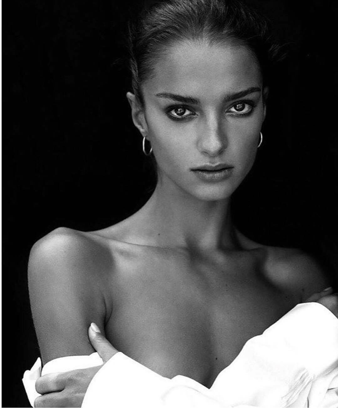 gabrielle-caunesil-topless-sexy-33 gabrielle caunesil topless sexy 33