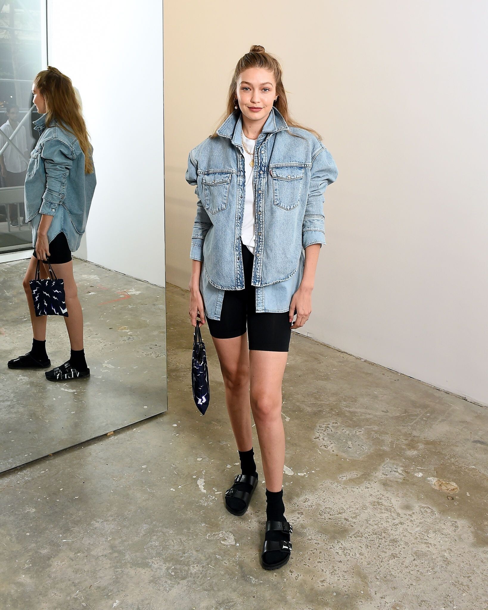 gigi-hadid-hot-denim-levis-collaboration-5-1 Gigi Hadid Denim & Levi's Collaboration
