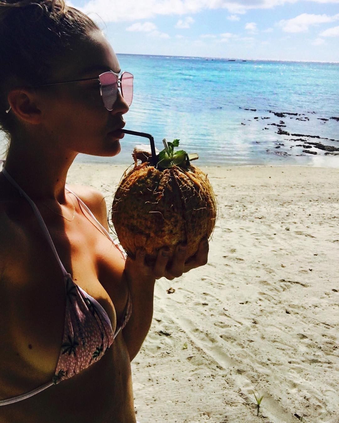gigi-hadid-nude-sexy-26 gigi-hadid-nude-sexy-26