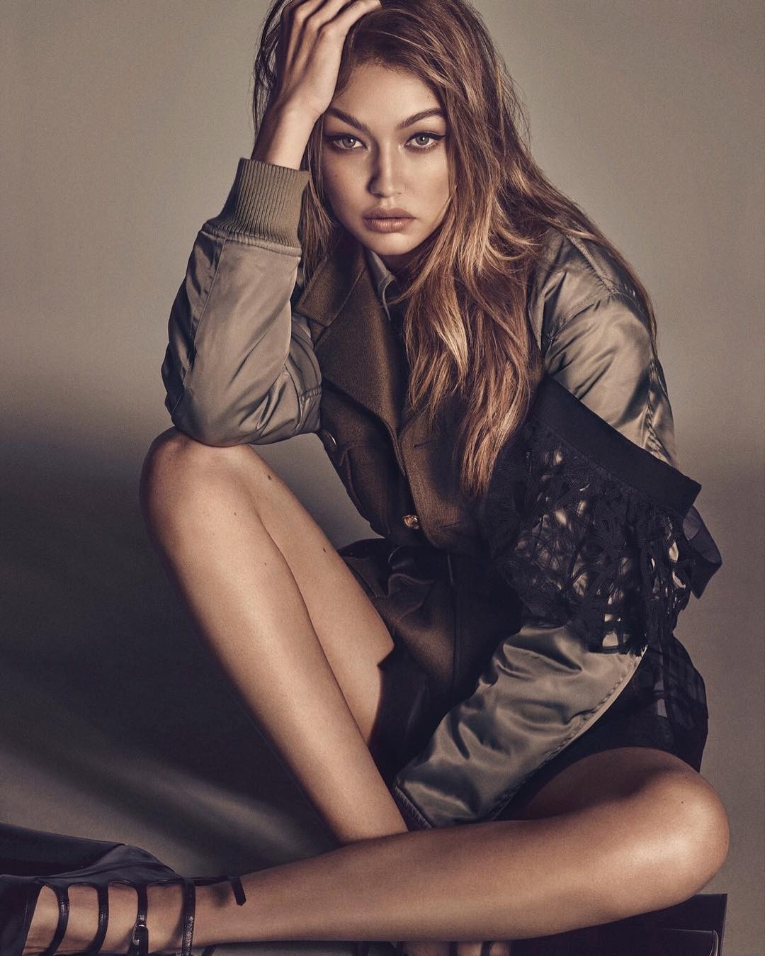 gigi-hadid-nude-sexy-42 gigi-hadid-nude-sexy-42