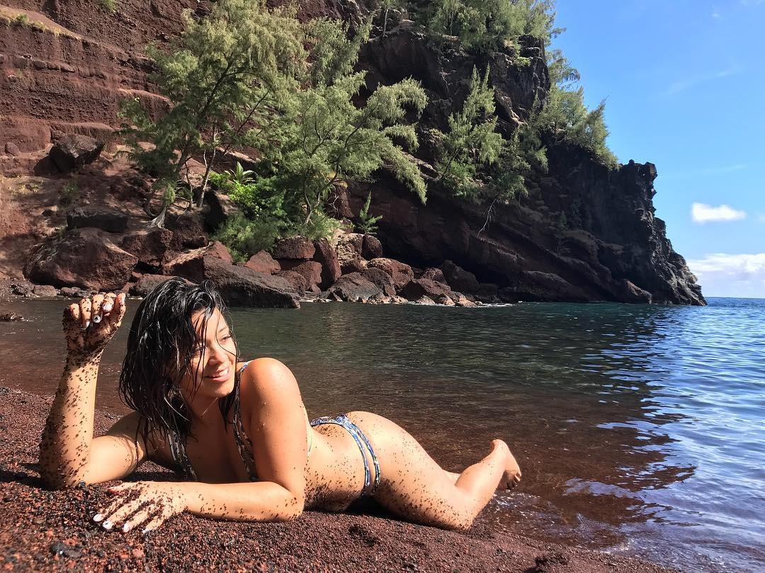 gina-rodriguez-sexy-2019-19 gina rodriguez sexy 2019 19