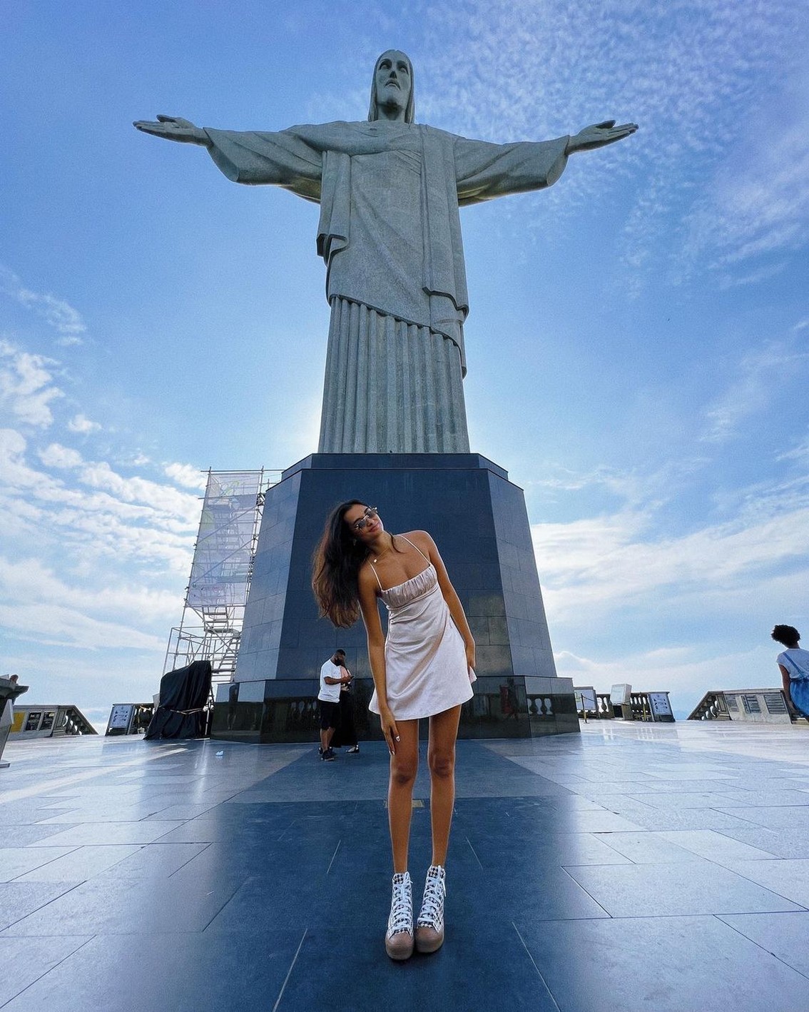 gizele-oliveira-sexy-legs-thefappening-cfd-1 Gizele Oliveira Sexy Legs In Mini Dress