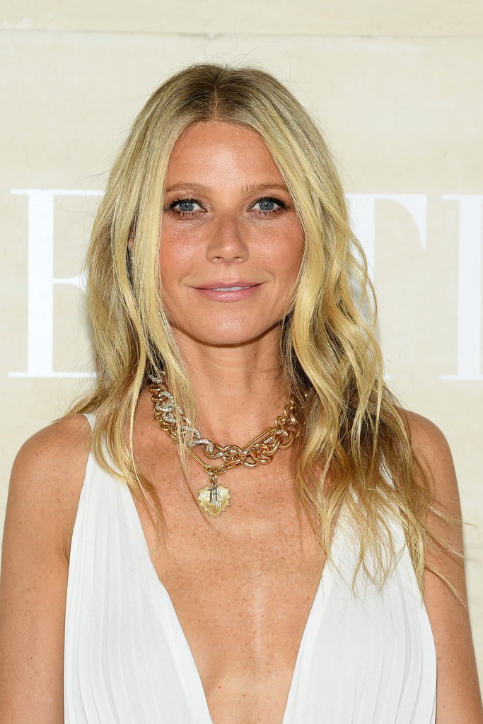 gwyneth paltrow sexy at valentino haute couture 24