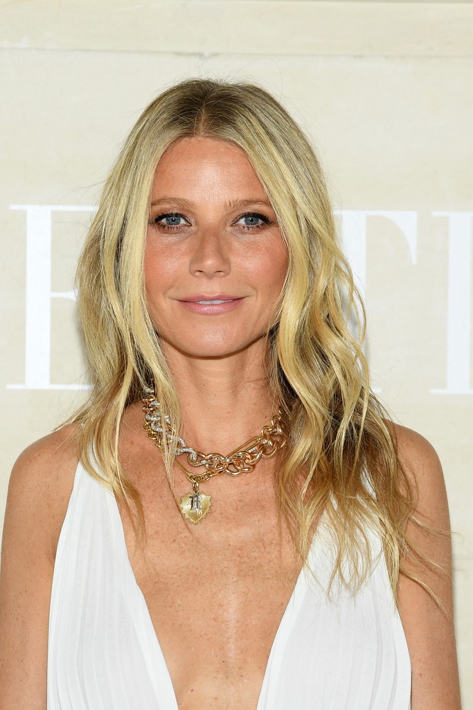 gwyneth paltrow sexy at valentino haute couture 4