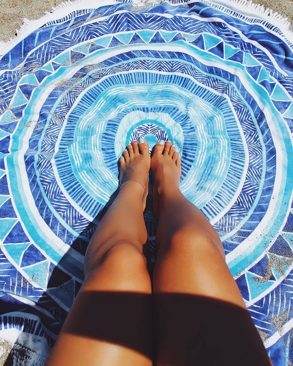h-e-r-barefoot-thefappening-cfd-1 H.E.R. Barefoot