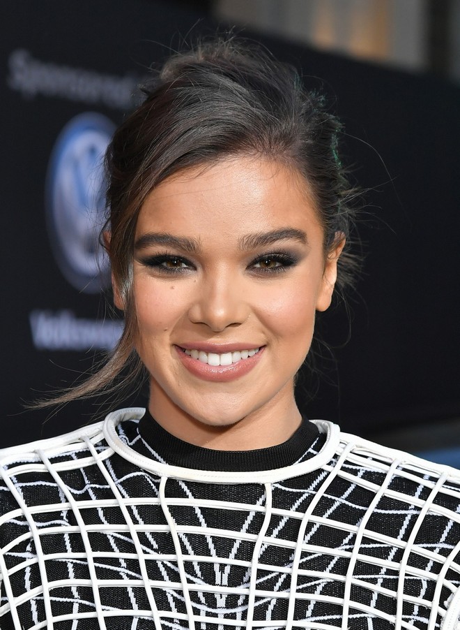 hailee-steinfeld-sexy-feet-100 hailee steinfeld sexy feet 100
