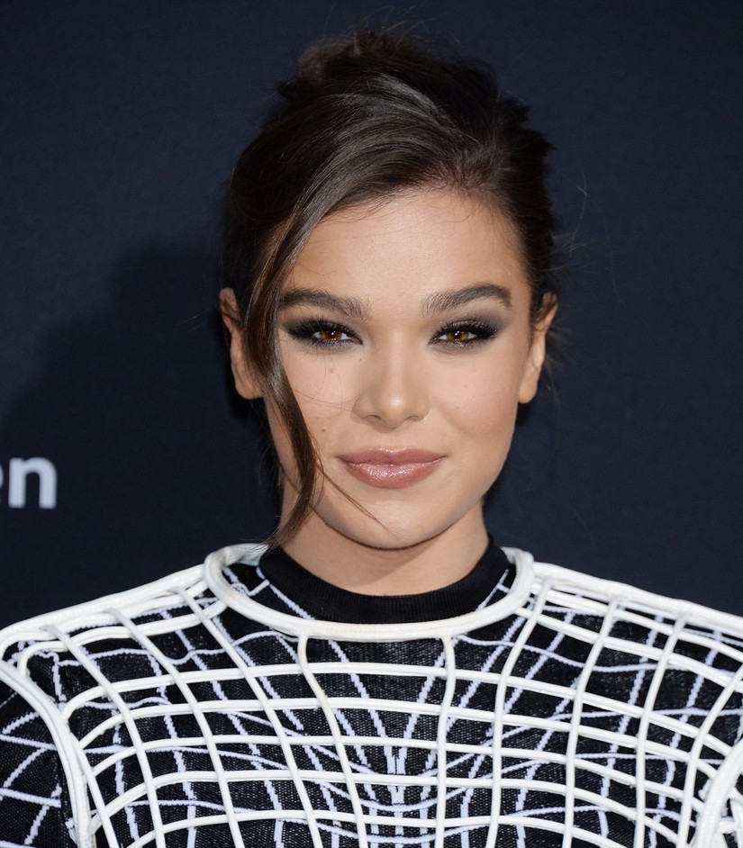 hailee-steinfeld-sexy-feet-57 hailee steinfeld sexy feet 57