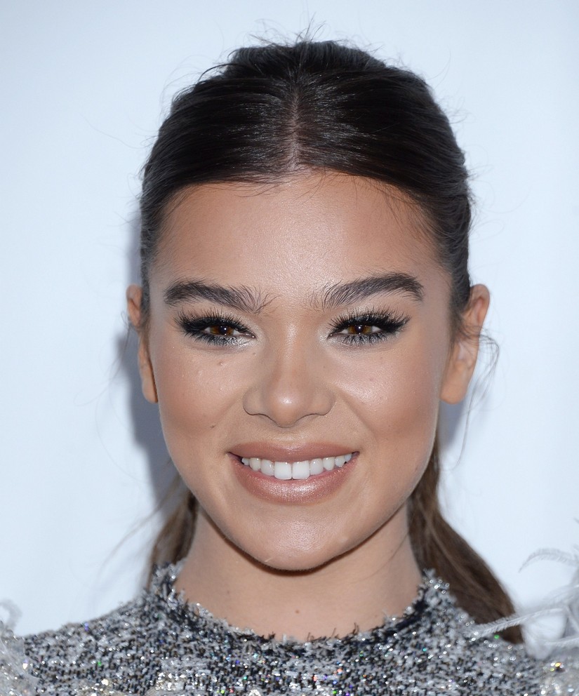 hailee-steinfeld-sexy-feet-8 hailee steinfeld sexy feet 8