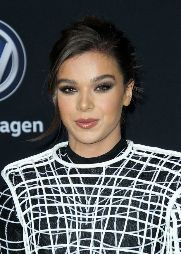hailee-steinfeld-sexy-feet-87 hailee steinfeld sexy feet 87