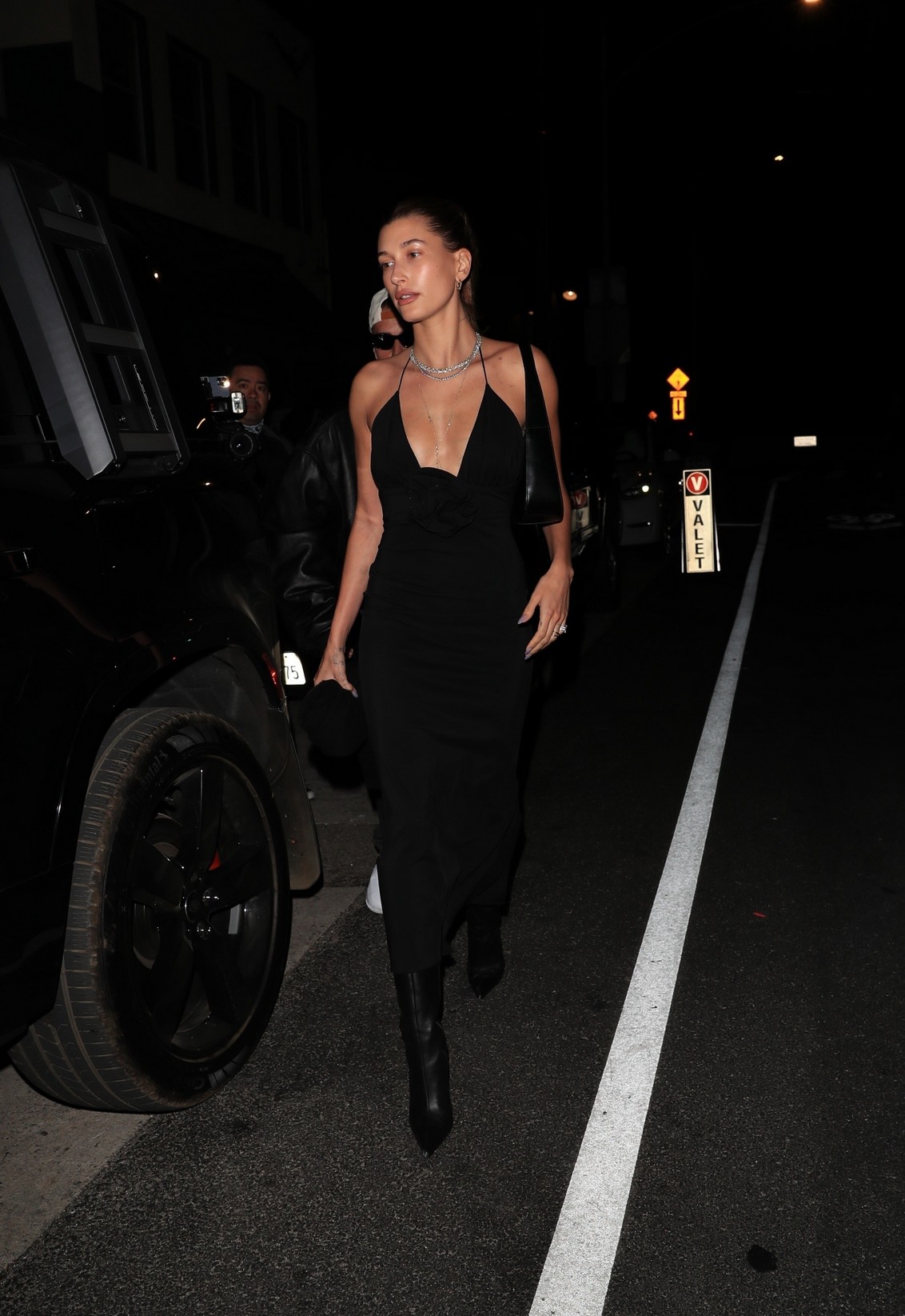 hailey-baldwin-sideboobs-cleavage-thefappening-cfd-1 Hailey Baldwin Cleavage