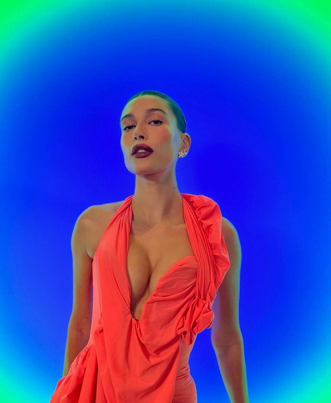 hailey-bieber-deep-cleavage-thefappening-cfd-3 Hailey Bieber Deep Cleavage Tits