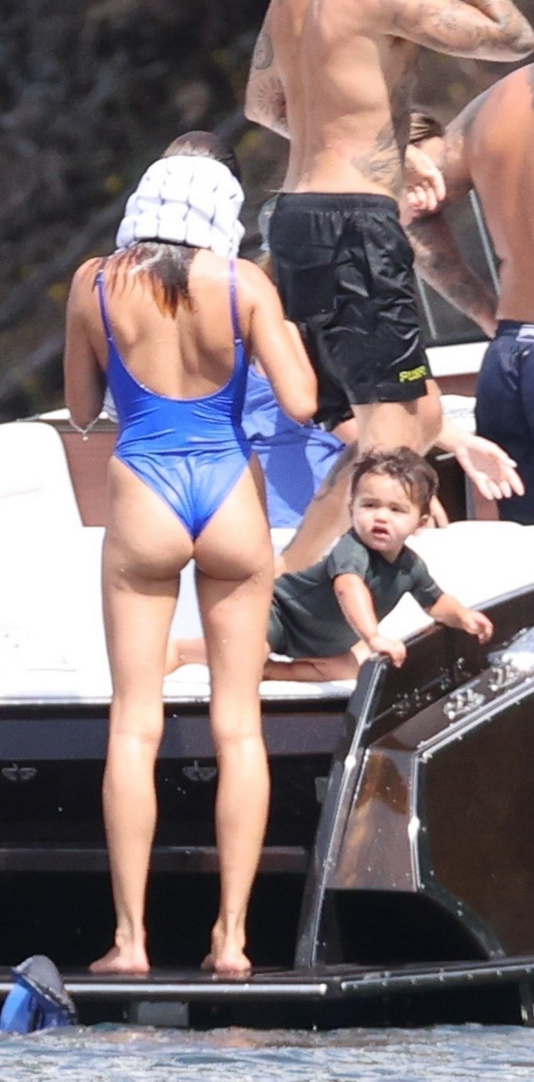 hailey-bieber-paparazzi-thefappening-cfd-10 Hailey Bieber Ass By Paparazzi