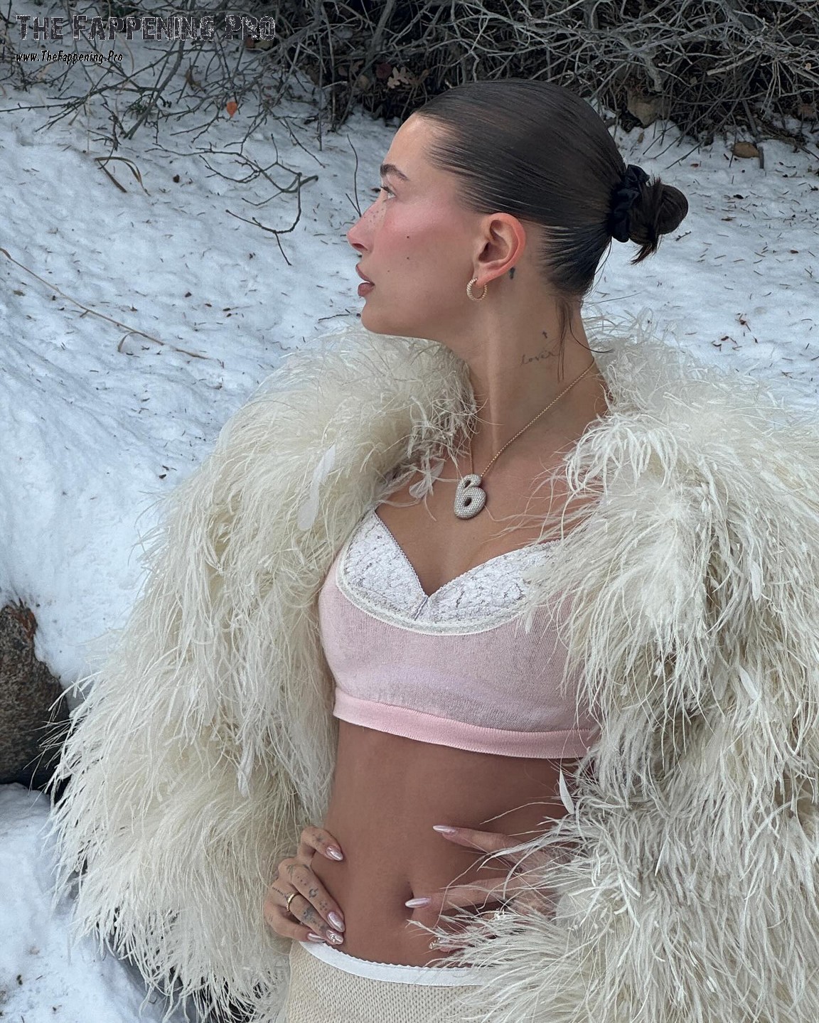 hailey-bieber-sexy-christmas-thefappening-cfd-5 hailey bieber sexy christmas thefappening cfd 5