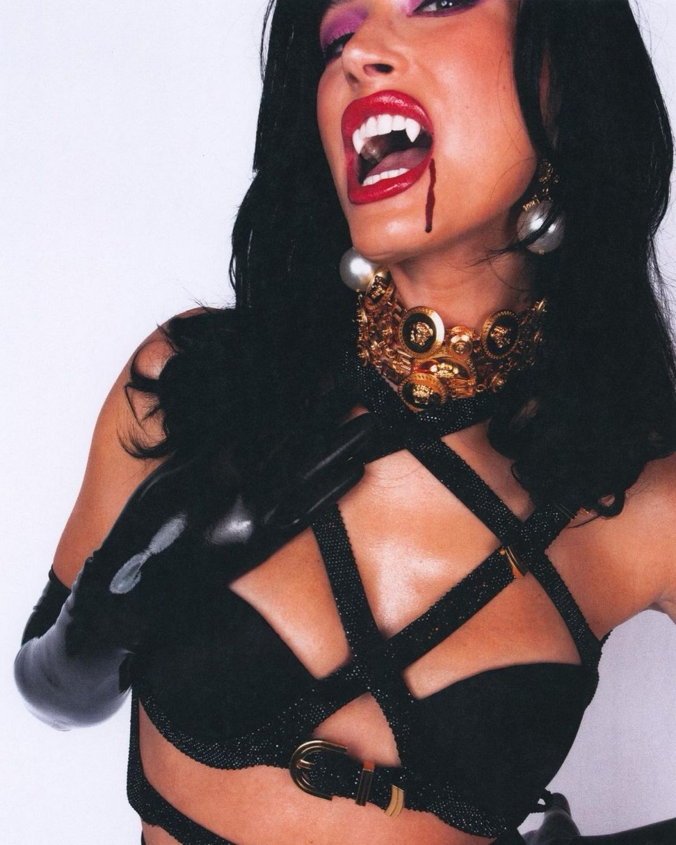 hailey-bieber-sexy-halloween-thefappening-cfd-8 Hailey Bieber Sexy Cosplay Scary Move