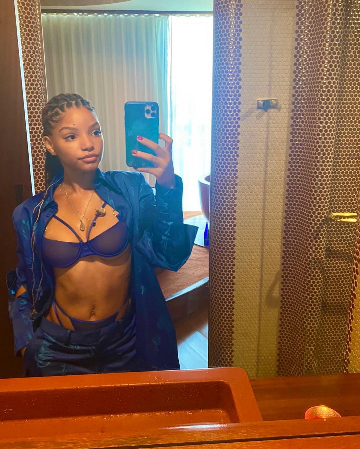 halle-bailey-selfie-thefappening-pro-3 Halle Bailey Fappening Selfie