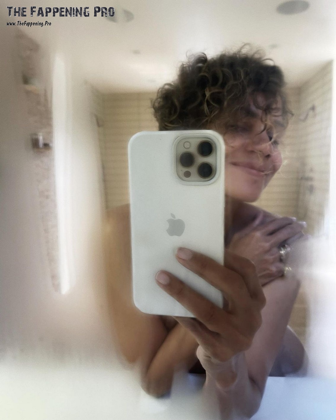 halle-berry-naked-thefappening-cfd-2 Halle Berry Nude In Bathroom