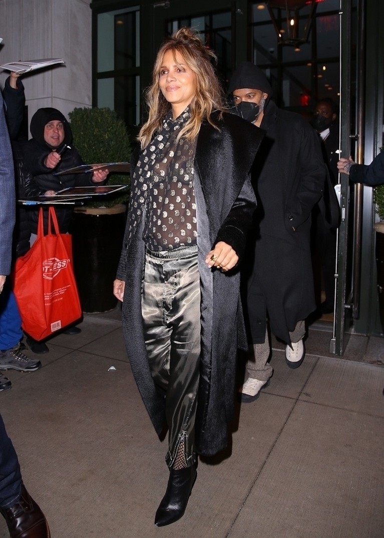 halle-berry-see-through-thefappening-cfd-1-1 Halle Berry Showed Off Her Lingerie In A See Through Top