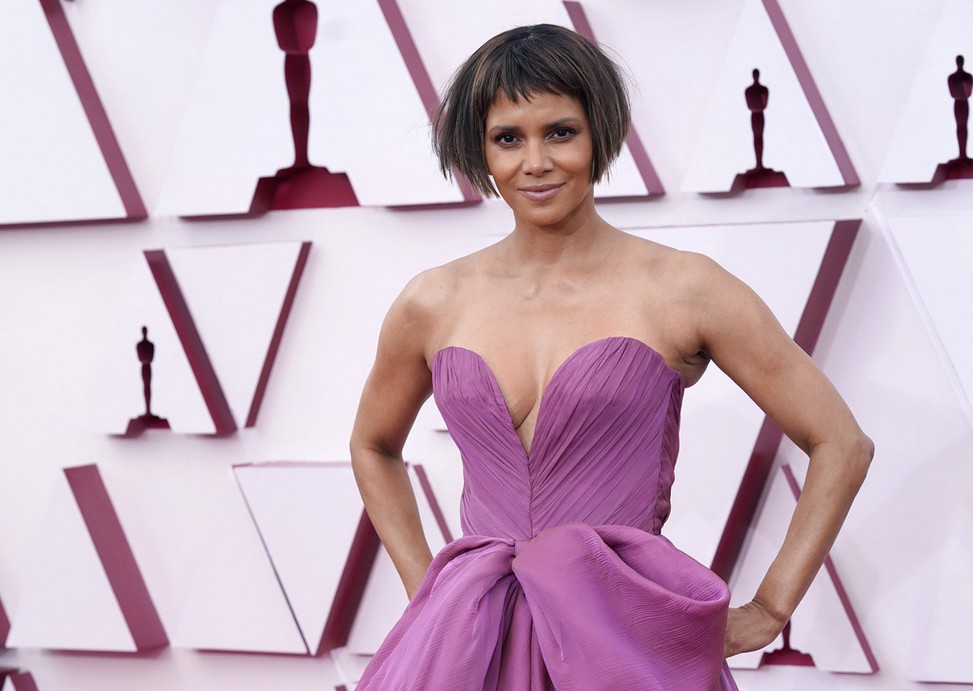 halle-berry-sexy-at-oscar-2021-thefappening-pro-11 halle berry sexy at oscar 2021 thefappening pro 11