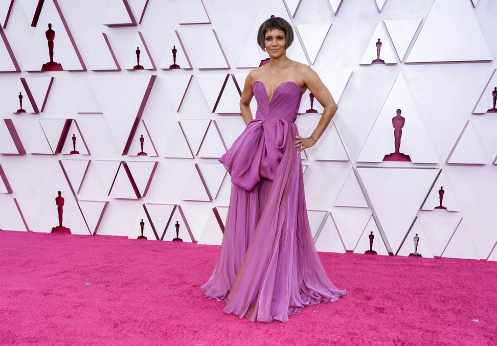 halle-berry-sexy-at-oscar-2021-thefappening-pro-16 halle berry sexy at oscar 2021 thefappening pro 16
