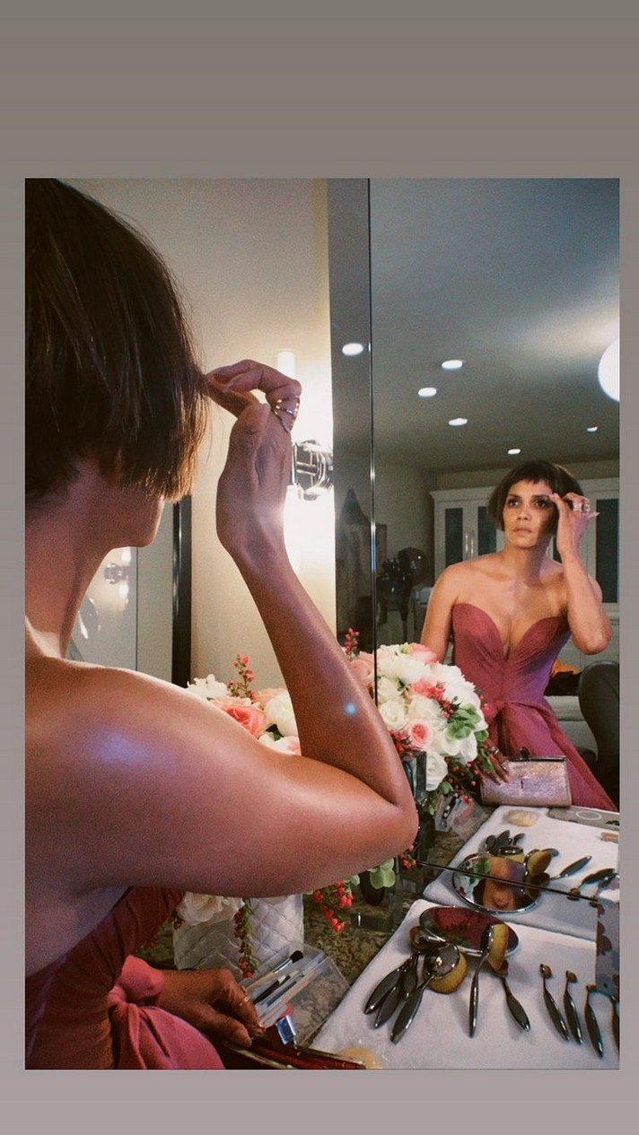 halle-berry-sexy-at-oscar-2021-thefappening-pro-18 Halle Berry BTS Oscars Party 2021