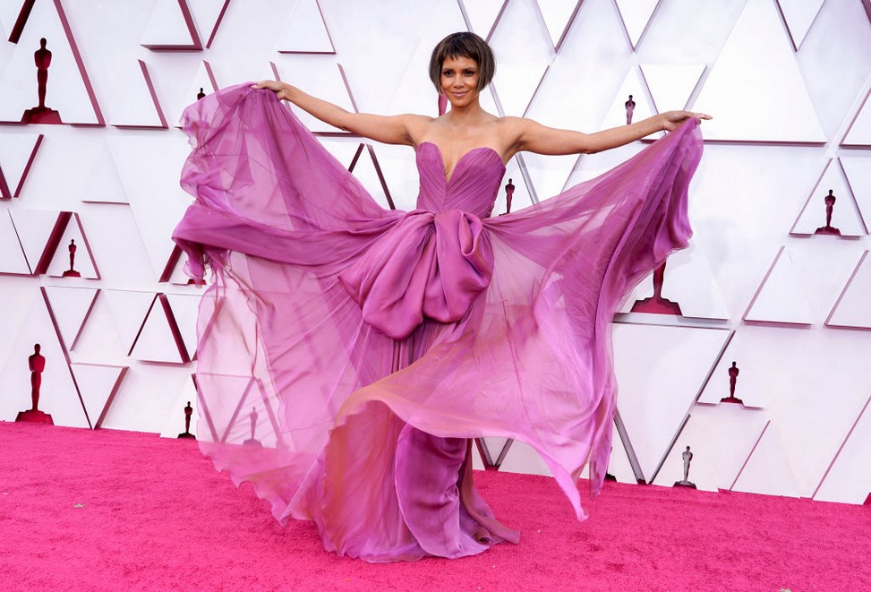 halle-berry-sexy-at-oscar-2021-thefappening-pro-2 halle berry sexy at oscar 2021 thefappening pro 2