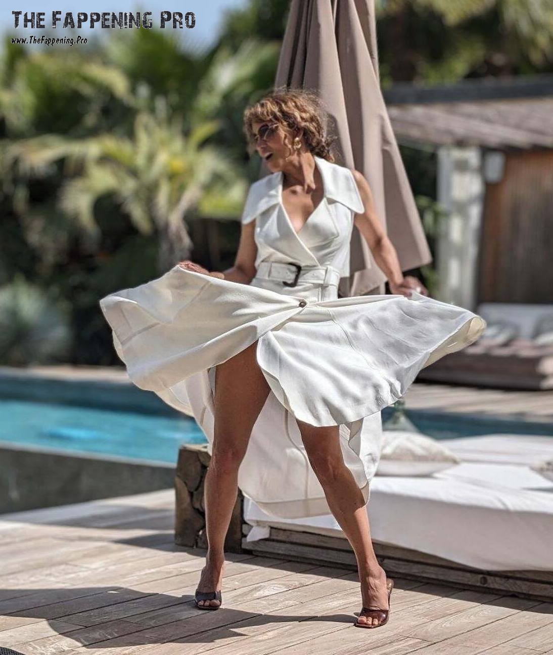 halle-berry-upskirt-thefappening-cfd-3 Halle Berry Leggy