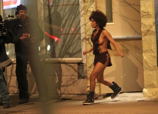halle-berry-with-no-clothes-flash-tits-in-public-4 Halle Berry With No Clothes Flash Tits in Public