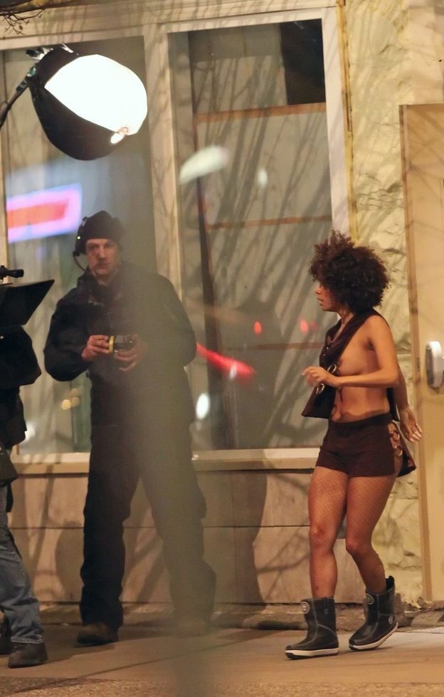 halle-berry-with-no-clothes-flash-tits-in-public-5 halle berry with no clothes flash tits in public 5