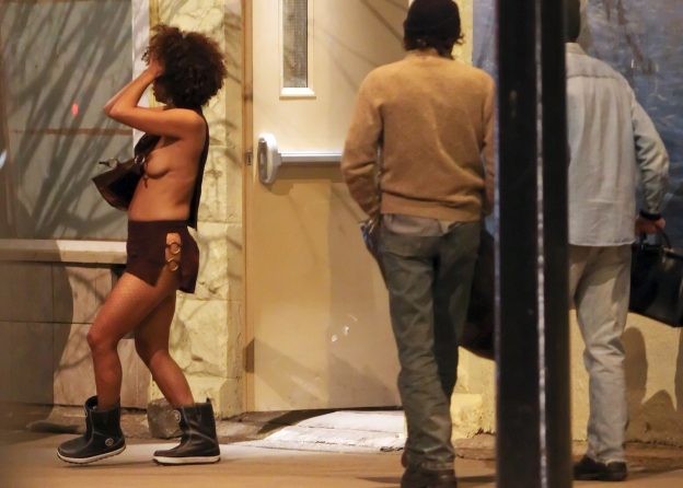 halle-berry-with-no-clothes-flash-tits-in-public-6 halle berry with no clothes flash tits in public 6