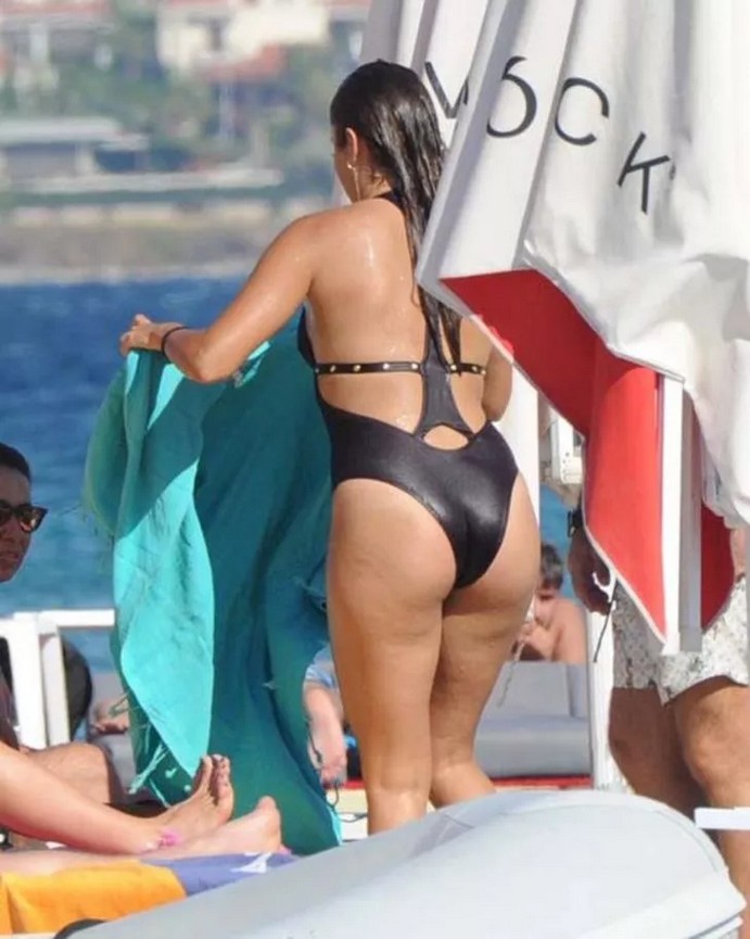 hande-ercel-bikini-thefappening-cfd-1 Hande Ercel Bikini Ass