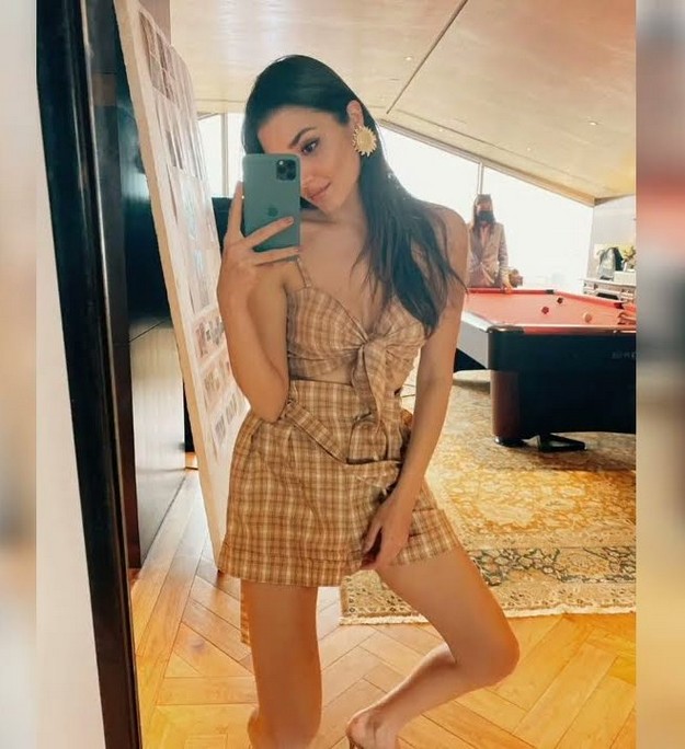 hande-ercel-hot-selfie-thefappening-cfd-1 Hande Ercel Leaked Selfie